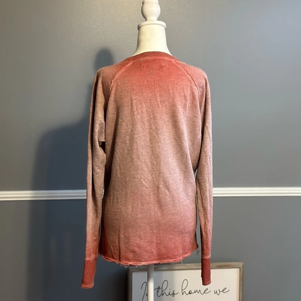 Harley Davidson Women's Distressed Ombré Crew Neck Sweatshirt Size Large Coral‎